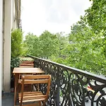Center Of By Prestige باريس